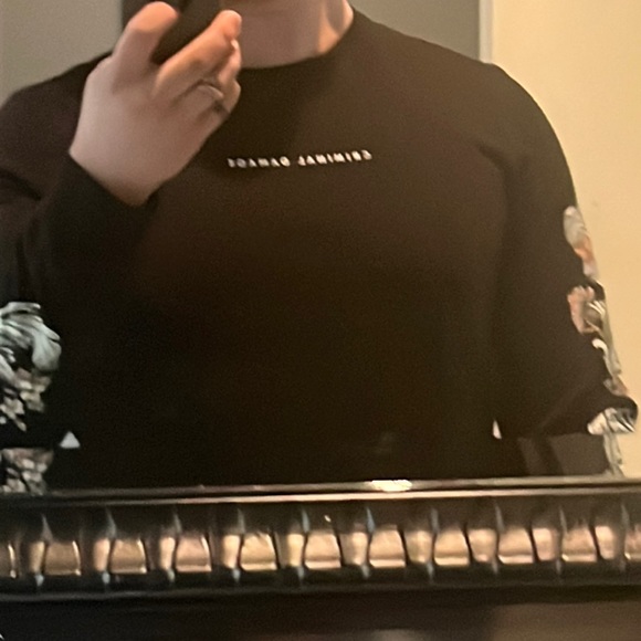 Black Criminal Damage Long Flower Print Sleeve T With Raised Logo Decal on Chest - Picture 5 of 6